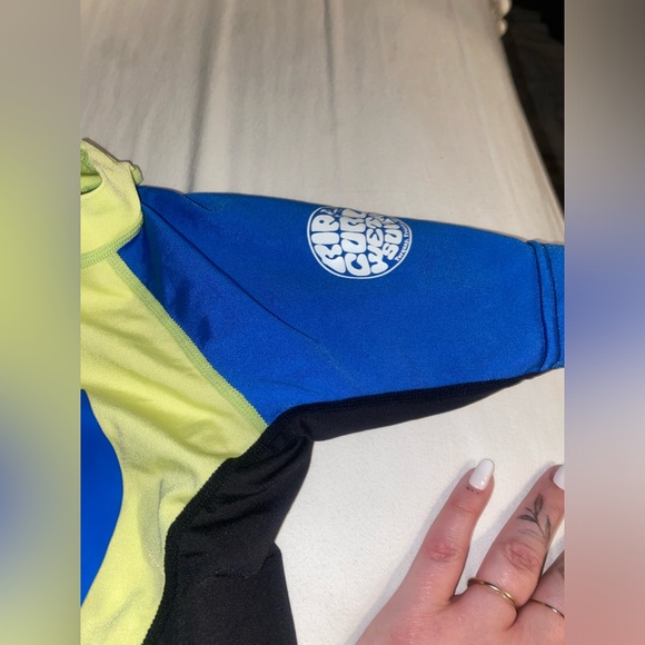 TODDLER RIP CURL RASH GUARD. NEVER WORN! - Picture 4 of 4